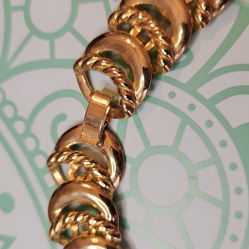 SOLD Vintage Designer Couture Gold-tone Metal Collar Necklace Crescent Moon Link - Picture 3 of 5